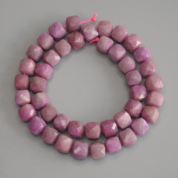 Мъниста от фосфосидерит – грановани кубчета на конец, диаметър 9×9 мм, дължина около 37 см