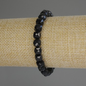 Гривна от гранен турмалин, кубче, диаметър 7×7 мм, дължина 18 см (еластична)