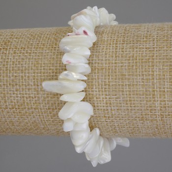 Гривна с перламутрови крошки, диаметър 8–12×3–5 мм ±, дължина 18 см (еластична основа)