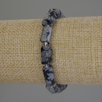 Браслет от Снежен обсидиан „Сълзи на Апачите“ със обработена огранка, диаметър 12×7 мм ± бисер около 3 мм ±, дължина 18 см ±, еластичен шнур