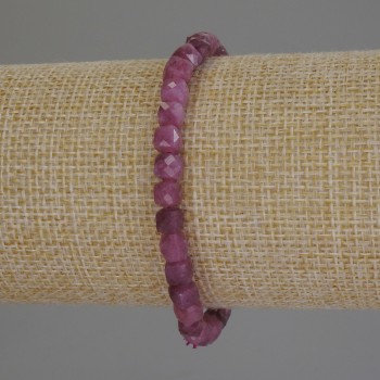 Гривна от гранулиран турмалин, кубче 5 мм, дължина 18 см (еластична)