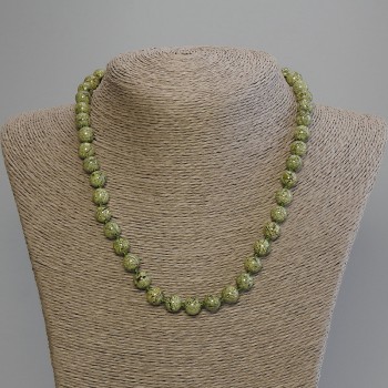 Огърлица от змийовик – гладка мъниста 8 мм, дължина около 50 см, с закопчалка