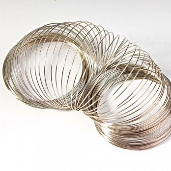 Меморна жица дебелина 0,8 мм, диаметър на навиване 10 см (±) цена за 1 кг