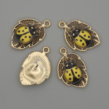 Висулка 'Слънчице на листенце' с жълта емайл и златист метал, диаметър 14×22 мм, опаковка 4 бр