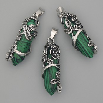 Кулон от малахит в шестоъгълна форма със цветче 35×15 мм, дължина 44 мм