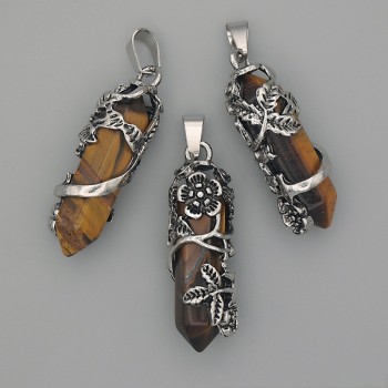 Кулон от тигрово око в шестоъгълна форма със цветен мотив 35×15 мм, дължина около 44 мм