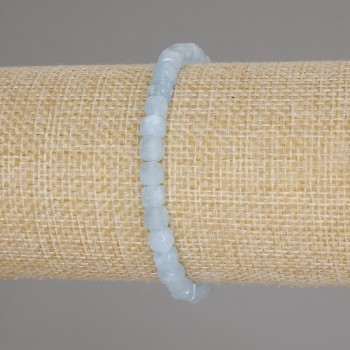 Гривна с гранен аквамарин, кубчета 5×5 мм, дължина 18 см ± стрейч