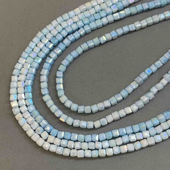 Мънисти чешки кристал светлосин мултицвет с напыление бензиново на конец, гранован кубик, диаметър 4×4 мм + -, дължина 38 см +