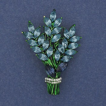 Брошка Клонче със светлосини и бели кристали с златист метал 43×29 мм +