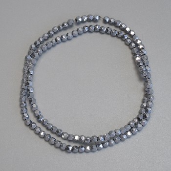 Хематитови мънисти в сребрист цвят, многоъгълници 3×3 мм ± на конец, дължина около 38 см