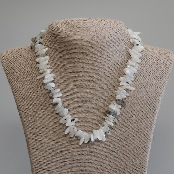 Намисто адуляр късчета, диаметър 12–16×2–6 мм, дължина 45 см + 5 см удължаващ синджир