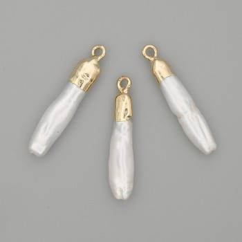 Кулон с барокови перли и златист метал, диаметър 30×5 мм+