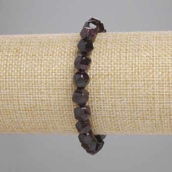 Браслет от гранат с многоъгълни фасети, диаметър 7,5×7 мм, дължина около 18 см, еластичен