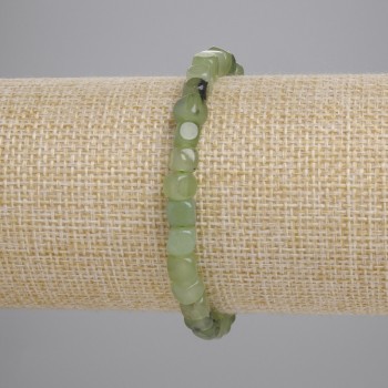 Гривна с пренит във формата на кубчета, диаметър 5 мм ±, дължина 18 см ±, еластична основа