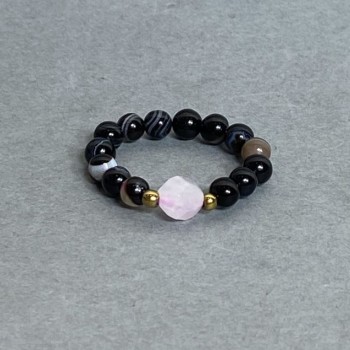 обеца от агат — гранована топка, диаметър около 4 мм ±; розов кварц — многоъгълник 6×5 мм ±; еластична основа-стрейч