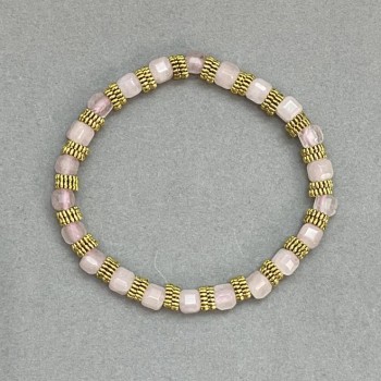 Гривна от розов кварц, фасетиран куб 5 мм, с метални вложки, дължина 18 см, еластична