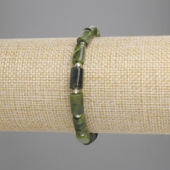 Гривна от огранен жадеит, диаметър 8 мм, 5–10×5 мм ±, бисер 3 мм ±, дължина 18 см ±, еластична основа