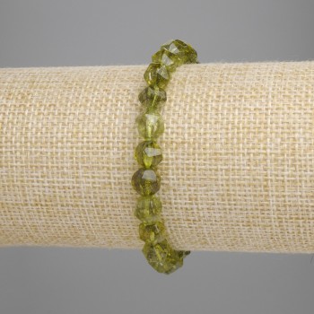 Гривна от хризолит – многофасетна, диаметър около 7,5 мм, дължина 18 см, еластична