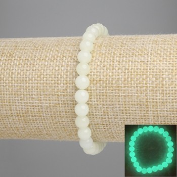 Гривна от зелен оникс (зелено сияние) гладка топка, диаметър 6 мм, дължина 18 см — стрейч