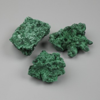 Сувенирен минерал малахит с влакнисто-лъчиста структура 50×42×44 мм ± (размери в асортимент) (Цена за 100 г)