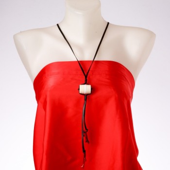 Висулка на дълъг шнур „Бочонче с ром“, дължина 80 см