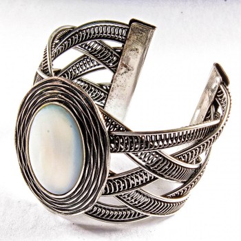 Браслет с перламутър в метална обкова