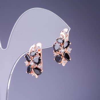 Обeци с черни кристали 19×10 мм в златист метал