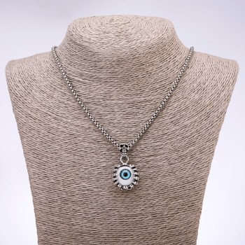 Кулон в стил „панк гот“ с форма на око 22×25 мм на верижка, дължина 65 см