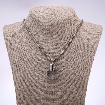 Кулон в стил „панк гот“ Лапа с пръстен 24х6 мм на синджир, дължина 65 см