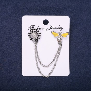 Брошка Акселбант Пчела с камъни емал цвят бял, жълт, черен 15 мм 20×15 мм сребрист метал