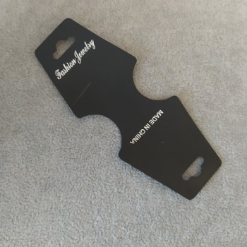 Черна подложка за бижута 5×12,5 см, пластмаса, 200 бр/оп.