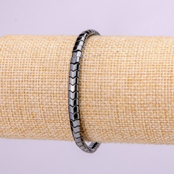 Гривна на ластик хематит със зигзагообразна форма, диаметър 5×4×3 мм, дължина 18 см