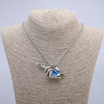 Кулон „Ръка със свещ — Око на дракона“ 60×30 мм на верижка, дължина 70 см, сребрист метал