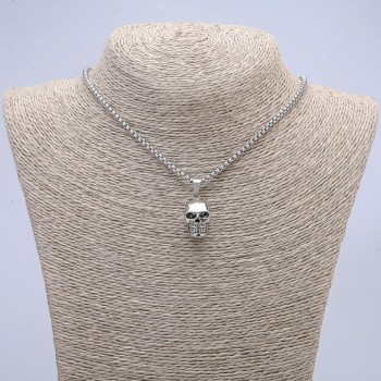 Ожерелие с череп 25×10 мм на синджир, дължина 65 см, цвят метал: сребърен