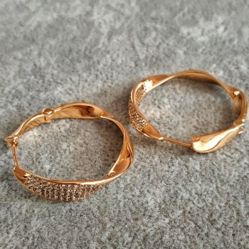 Обеци Xuping позлатени 18K с бели кристали, дебелина около 6 мм, диаметър около 30 мм