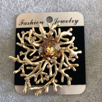 Голяма брошка Акцент със стрази и жълт камък, 58×62 мм, златист метал