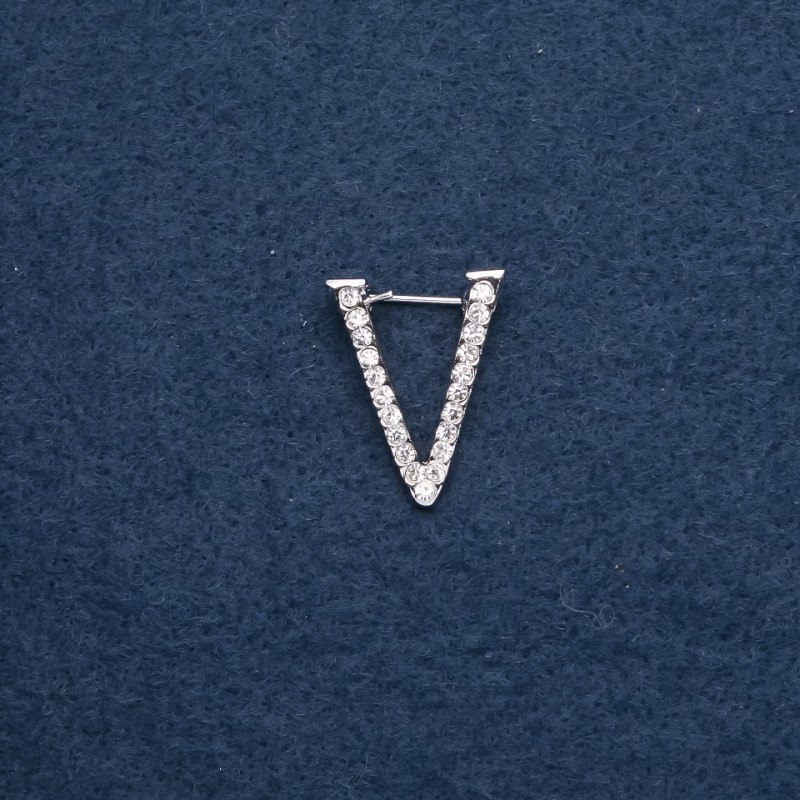 Брошка с инициал „V“ 20×25 мм, цвят на метала „сребро“