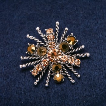 Брошка „Орден на красотата“ 45×40 мм стрази, жълт цвят, метал сребрист