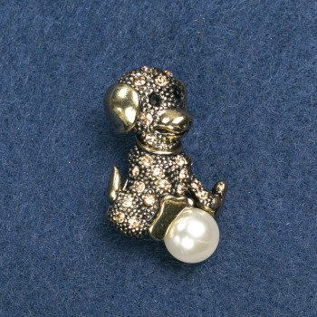 Брошка «Кученце с топче» 3,5×2 см цвят на метал чернено злато