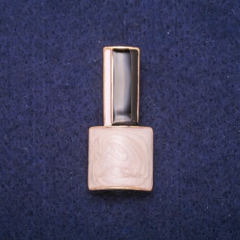 Брошка с перлен лак, черна и бяла емал, златист метал 18×39 мм