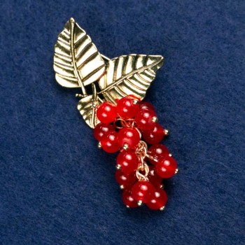 Брошка с естествен карнеол «Клонка с ягоди», златист цвят на метал 60х35 мм