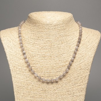 Намисто „Лабрадор“ със гладка мъниста, диаметър около 6 мм, дължина около 50 см, от бял нефрит (синтетично боядисан)