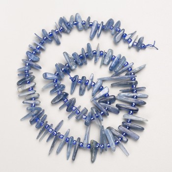 Мъниста кианит естествен камък – късчета «Игла» на конец, диаметър 28x2-10x2 мм, дължина 40 см, с бисер, диаметър 3 мм