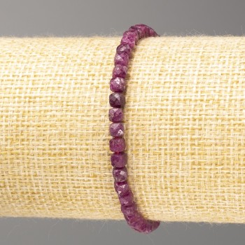 Браслет рубин от естествен камък, гранени кубчета, диаметър 4 мм ±, дължина 18 см (еластична основа)