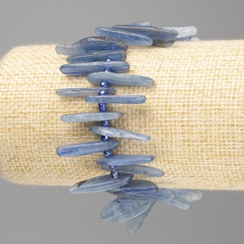 Гривна от естествен кианит, фрагменти от камъни на нишка „Игла“, диаметър 28×2–10×2 мм ±, дължина 18 см, с мъниста, диаметър 3 мм (еластична)