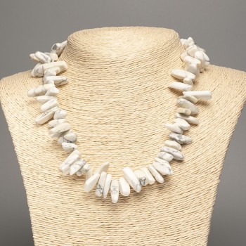 Колие от каолонг – късчета „игла“, диаметър 20×8 мм, дължина 48 см +