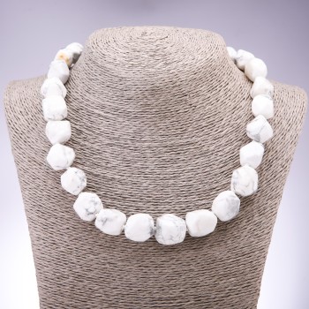 Колие от естествен кахолонг – многоъгълни фасети, диаметър 13×15 мм ±, дължина 50 см