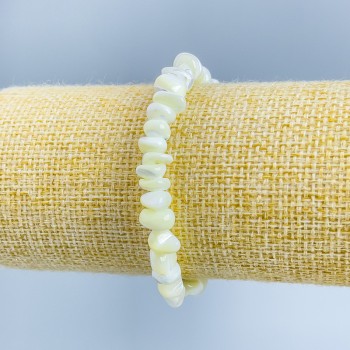 Гривна с бял перламутър, фасетирани мънисти, диаметър 7x4 мм, дължина 18 см (еластична)