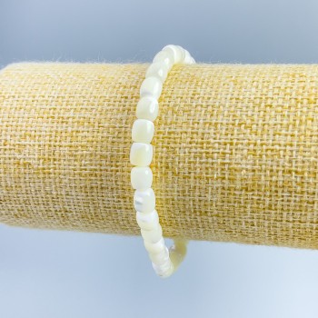 Гривна от перламутър в барилообразна форма, диаметър 6×6 мм ±, дължина 18 см (еластична)