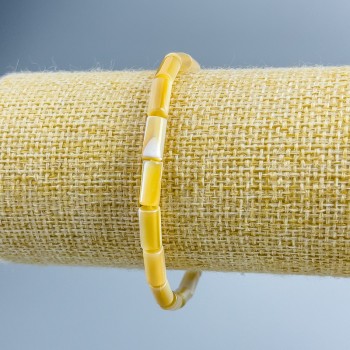 Браслет от бежов перламутър, цилиндрични елементи, диаметър 4,5×10 мм, дължина 18 см (еластичен)